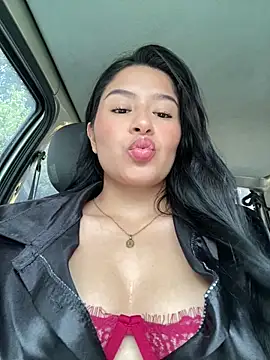 Snapshot of andrea_gomes_ chatting on October 5, 2025, 3:58 pm andrea gomes  online show from October 5, 2025, 3:58 pm