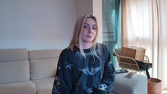 tattoobbgirl online show from May 9, 2026, 4:10 pm