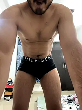 Guccilonda17 online show from November 29, 2025, 6:41 pm