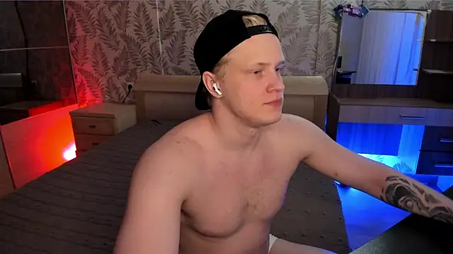 Snapshot of Cactus__James chatting on April 7, 2026, 10:33 pm Cactus James online show from April 7, 2026, 10:33 pm