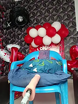 Snapshot of Megann_9 chatting on February 14, 2026, 11:32 am Megann 9 online show from February 14, 2026, 11:32 am