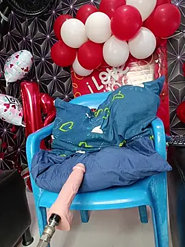 Snapshot of Megann_9 chatting on February 13, 2026, 12:49 pm Megann 9 online show from February 13, 2026, 12:49 pm