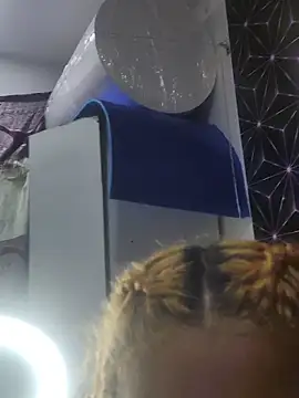 Snapshot of Megann_9 chatting on February 18, 2026, 11:17 am Megann 9 online show from February 18, 2026, 11:17 am