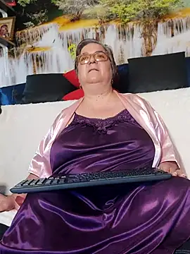 Snapshot of QueenPammy1 chatting on April 4, 2026, 5:36 am QueenPammy1 online show from April 4, 2026, 5:36 am