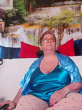 Snapshot of QueenPammy1 chatting on February 2, 2026, 7:29 am QueenPammy1 online show from February 2, 2026, 7:29 am