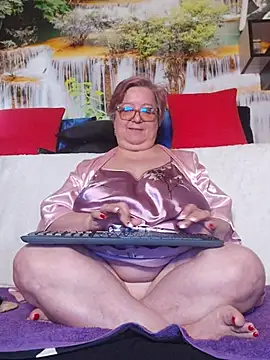 Snapshot of QueenPammy1 chatting on March 31, 2026, 8:38 am QueenPammy1 online show from March 31, 2026, 8:38 am