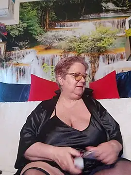 Snapshot of QueenPammy1 chatting on February 3, 2026, 6:51 am QueenPammy1 online show from February 3, 2026, 6:51 am