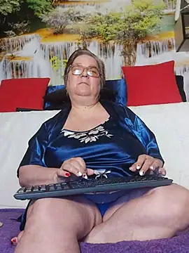 Snapshot of QueenPammy1 chatting on April 1, 2026, 4:25 am QueenPammy1 online show from April 1, 2026, 4:25 am