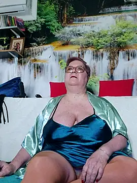 Snapshot of QueenPammy1 chatting on January 8, 2026, 7:47 am QueenPammy1 online show from January 8, 2026, 7:47 am