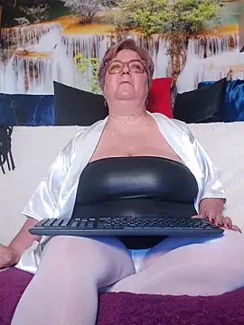 Snapshot of QueenPammy1 chatting on February 15, 2026, 7:31 am QueenPammy1 online show from February 15, 2026, 7:31 am