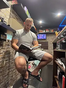 Snapshot of trainwithme chatting on June 10, 2026, 6:14 am trainwithme online show from June 10, 2026, 6:14 am