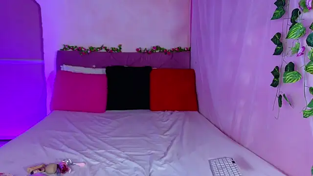  mia and mike  online show from November 7, 2025, 1:59 pm