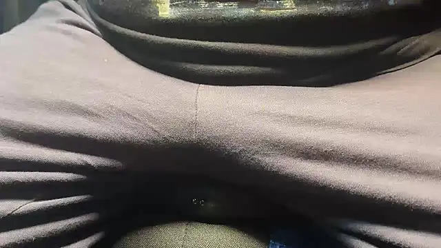 Snapshot of Max_965 chatting on December 20, 2025, 9:06 pm Max 965 online show from December 20, 2025, 9:06 pm