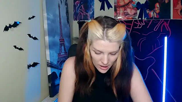 Snapshot of VanessaRey_ chatting on April 17, 2026, 3:04 pm VanessaRey online show from April 17, 2026, 3:04 pm