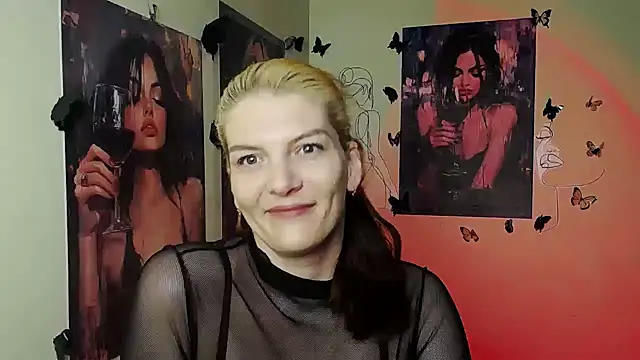 Snapshot of VanessaRey_ chatting on March 28, 2026, 6:31 pm VanessaRey online show from March 28, 2026, 6:31 pm