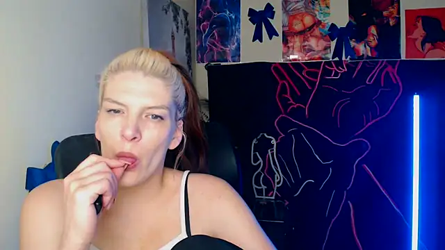 Snapshot of VanessaRey_ chatting on April 11, 2026, 6:00 pm VanessaRey online show from April 11, 2026, 6:00 pm