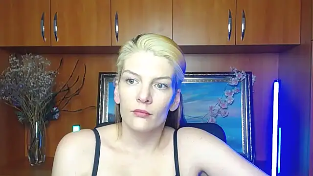 Snapshot of VanessaRey_ chatting on April 9, 2026, 4:46 pm VanessaRey online show from April 9, 2026, 4:46 pm