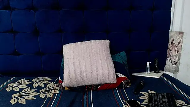 AriesCake online show from March 18, 2026, 3:03 pm