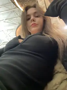 MilaBee online show from November 2, 2025, 9:36 am