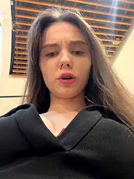 MilaBee online show from October 23, 2025, 9:19 am