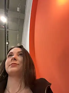 MilaBee online show from April 12, 2026, 11:24 am