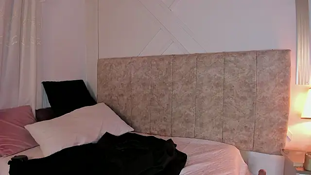 angelinarouse  online show from January 11, 2026, 1:51 pm