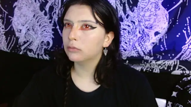 mikaskullcs online show from February 4, 2026, 9:43 pm