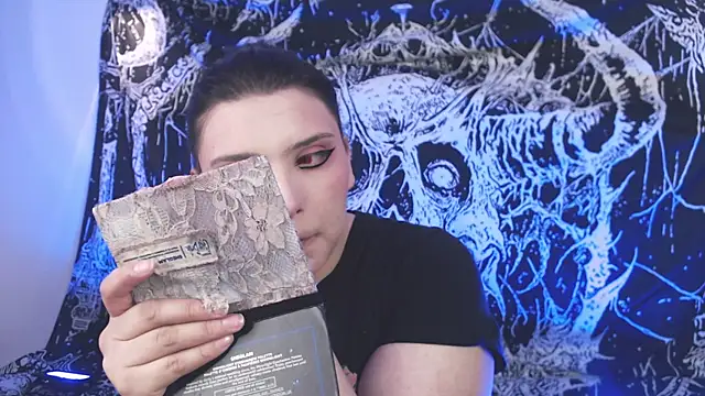 mikaskullcs online show from April 28, 2026, 10:03 pm