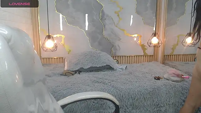 nei girl online show from September 25, 2025, 1:28 pm