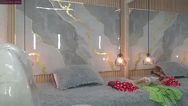 nei girl online show from October 10, 2025, 11:11 am