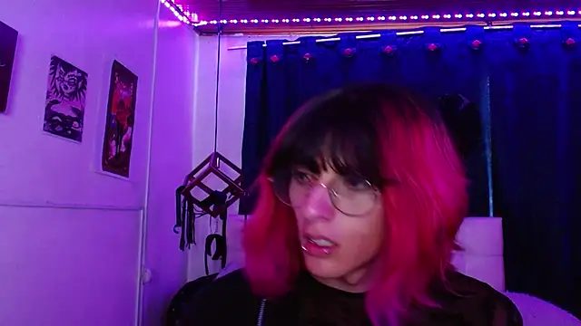 goth minerva online show from November 18, 2025, 2:31 pm