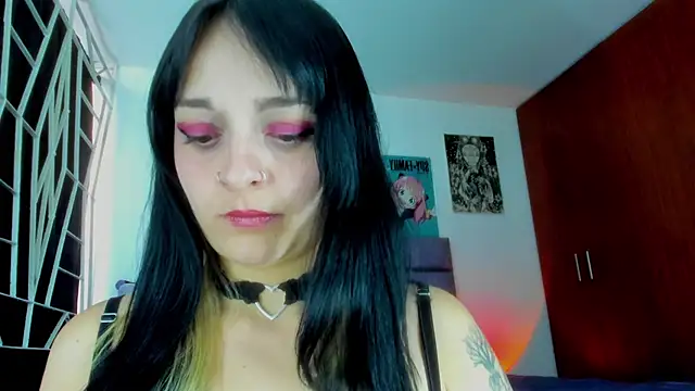 Snapshot of KARINNA__RAVEN chatting on October 20, 2025, 10:10 pm KARINNA  RAVEN online show from October 20, 2025, 10:10 pm