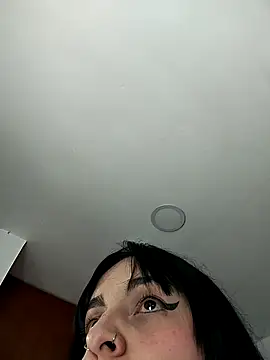 Snapshot of KARINNA__RAVEN chatting on October 23, 2025, 1:37 am KARINNA  RAVEN online show from October 23, 2025, 1:37 am