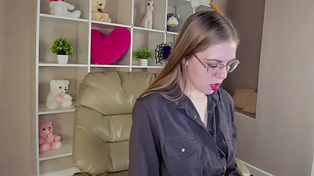 Joann Shermann online show from November 5, 2025, 1:09 am