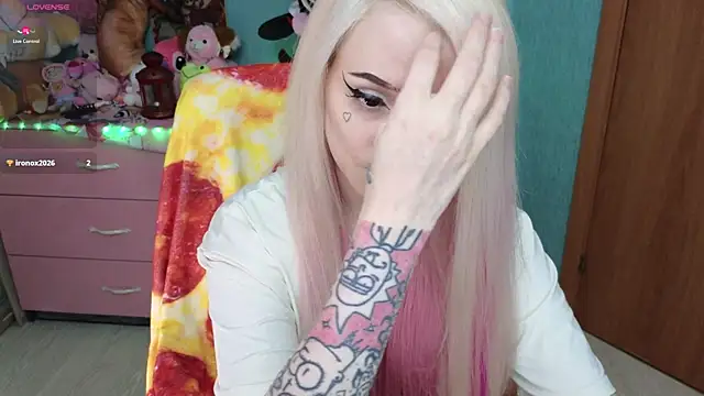 Manuela unicorn online show from November 25, 2025, 4:13 am