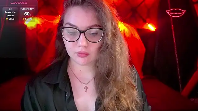 LuxSopphia online show from November 8, 2025, 8:34 pm