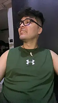 Snapshot of Freakydrag chatting on November 18, 2025, 4:05 am Freakydrag online show from November 18, 2025, 4:05 am