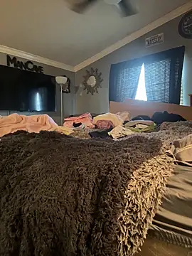 Lilbeezie81 online show from February 12, 2026, 8:30 pm