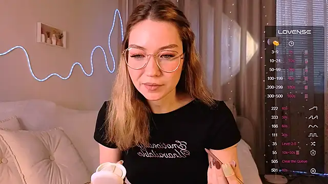 Lilo Sims online show from November 11, 2025, 3:23 am