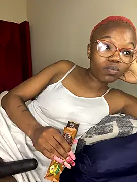 Snapshot of YummyMelanin117 chatting on September 26, 2025, 10:27 pm YummyMelanin117 online show from September 26, 2025, 10:27 pm