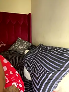 Snapshot of YummyMelanin117 chatting on December 16, 2025, 10:14 pm YummyMelanin117 online show from December 16, 2025, 10:14 pm