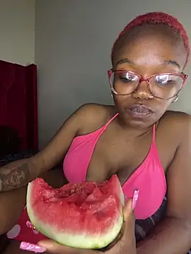 Snapshot of YummyMelanin117 chatting on October 5, 2025, 11:50 pm YummyMelanin117 online show from October 5, 2025, 11:50 pm