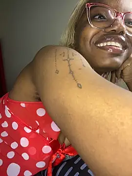 Snapshot of YummyMelanin117 chatting on October 2, 2025, 10:35 pm YummyMelanin117 online show from October 2, 2025, 10:35 pm