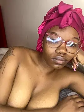 Snapshot of YummyMelanin117 chatting on November 15, 2025, 6:39 am YummyMelanin117 online show from November 15, 2025, 6:39 am