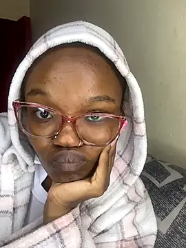 Snapshot of YummyMelanin117 chatting on November 11, 2025, 9:53 pm YummyMelanin117 online show from November 11, 2025, 9:53 pm