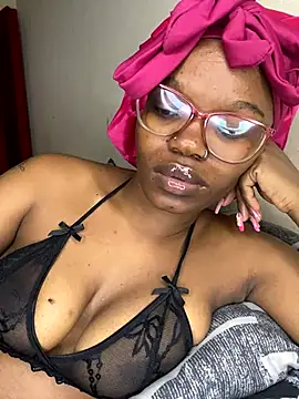 Snapshot of YummyMelanin117 chatting on November 26, 2025, 9:48 pm YummyMelanin117 online show from November 26, 2025, 9:48 pm