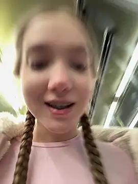 Snapshot of bambi_lu chatting on November 28, 2025, 6:08 pm bambi lu online show from November 28, 2025, 6:08 pm