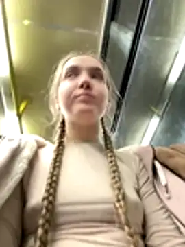 Snapshot of bambi_lu chatting on December 17, 2025, 5:51 pm bambi lu online show from December 17, 2025, 5:51 pm