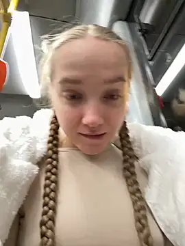 Snapshot of bambi_lu chatting on October 26, 2025, 5:02 pm bambi lu online show from October 26, 2025, 5:02 pm