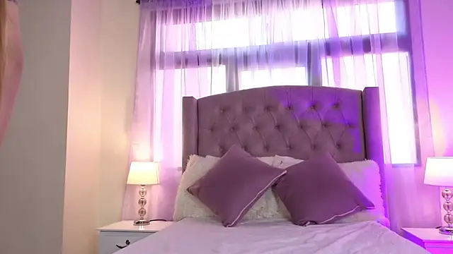 zaraquiinn online show from October 14, 2025, 1:56 pm